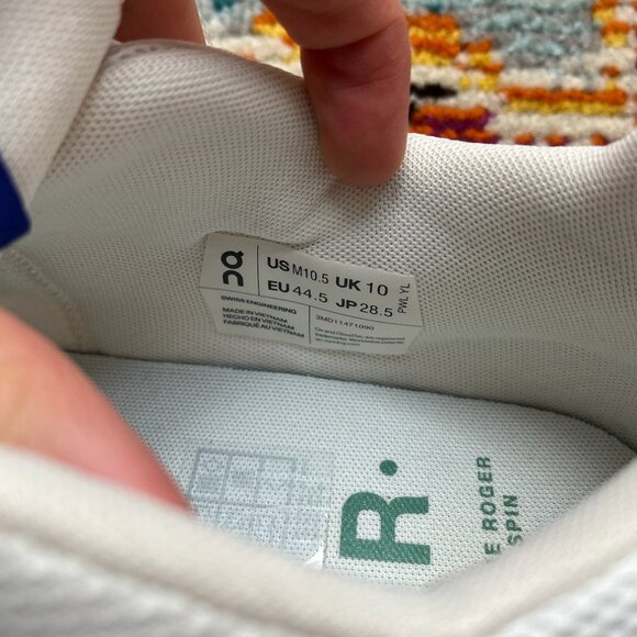 ON ROGER PRO TENNIS SHOE SIZE 10.5 MENS (WORN TWICE - IN GREAT SHAPE) - Picture 7 of 8